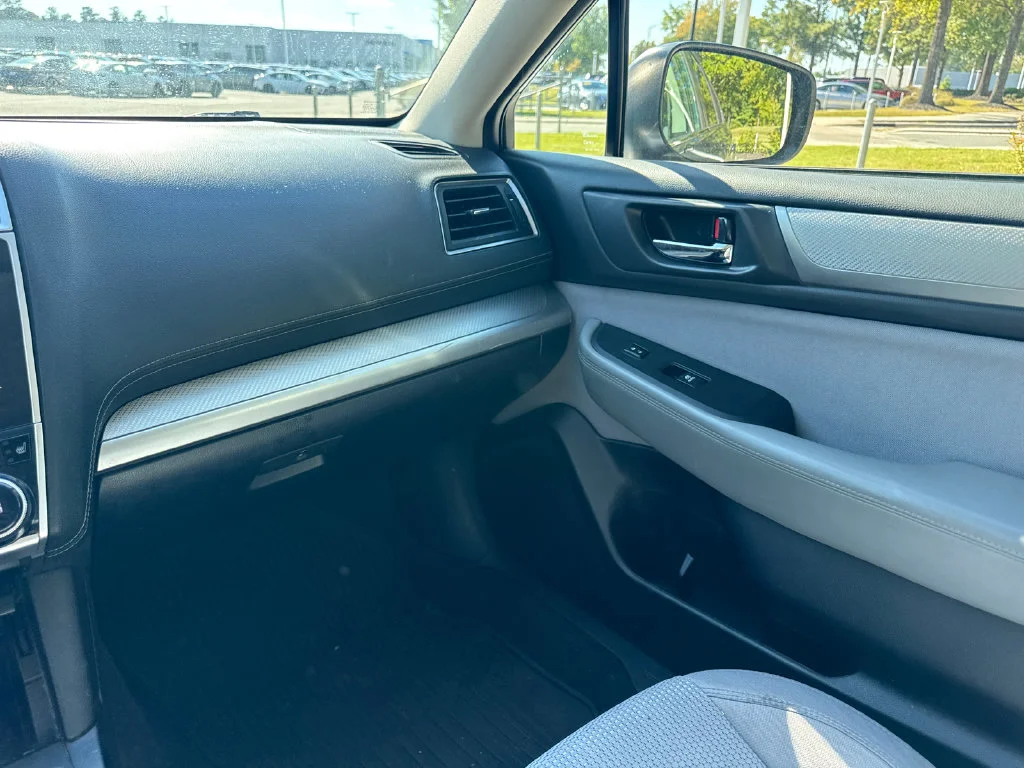 Used 2018 Twilight Blue Metallic Subaru 2.5i Premium image 17