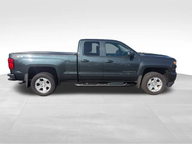 Used 2019 GRAPHITE METALLIC Chevrolet LT image 7