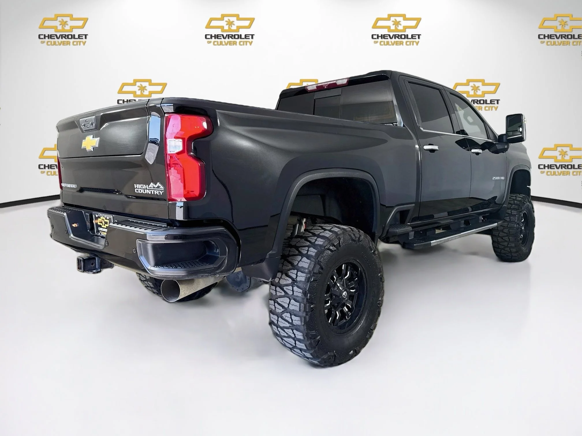 Used 2022 MOSAIC BLACK METALLIC Chevrolet High Country image 8