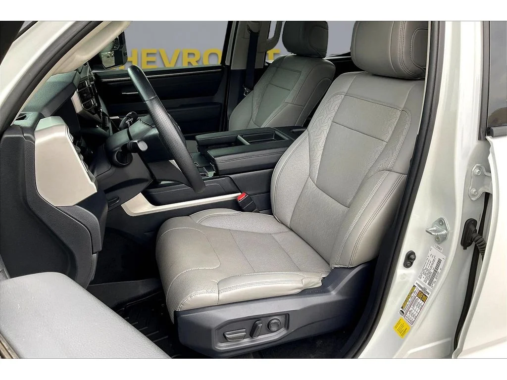 Used 2023 Ice Cap Toyota SR5 image 17