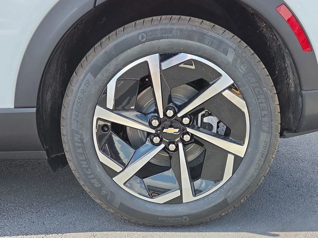 New 2026 Summit White Chevrolet LT image 24