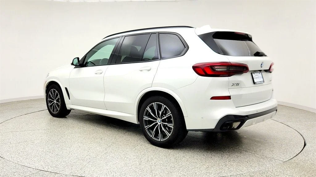 Used 2023 Mineral White Metallic BMW xDrive40i SAV w/ M Sport Package & Premium Package image 7
