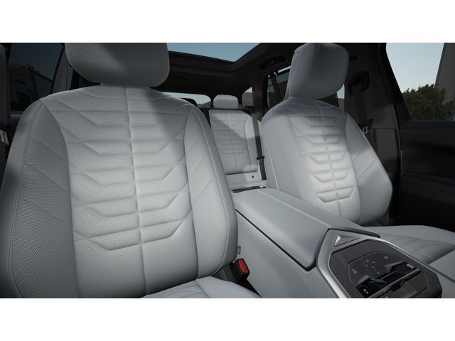 New 2027 Mineral White Metallic BMW 40 xDrive image 11
