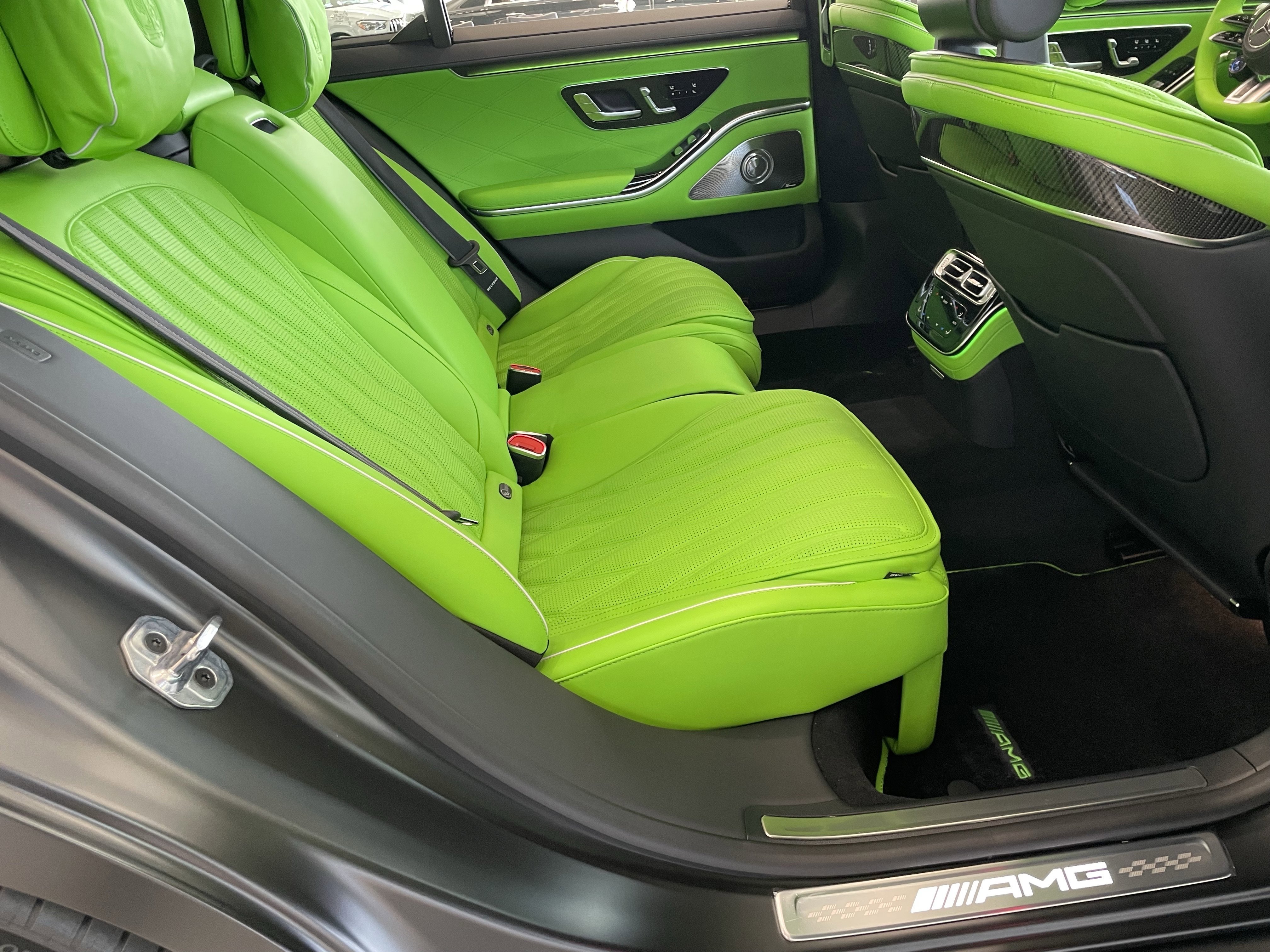 New 2026 MANUFAKTUR Graphite Grey Magno Mercedes-Benz AMG® S 63 E 4MATIC® Sedan image 38