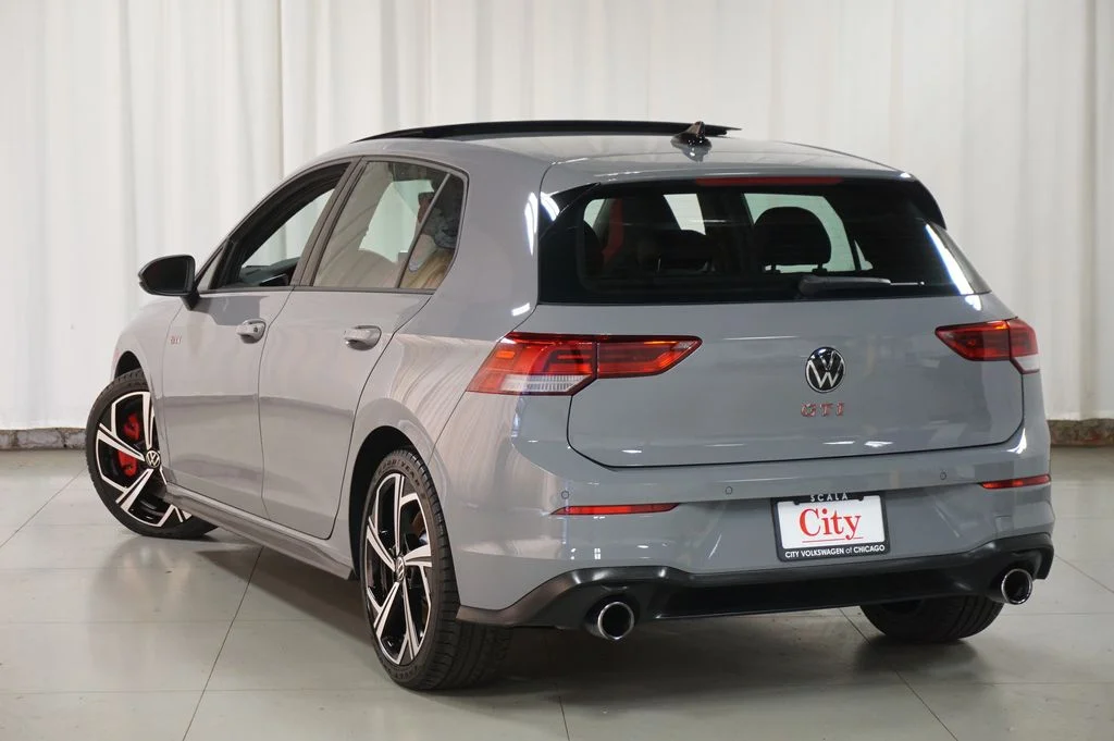 Certified Used 2025 Moonstone Gray Volkswagen 2.0T SE image 17