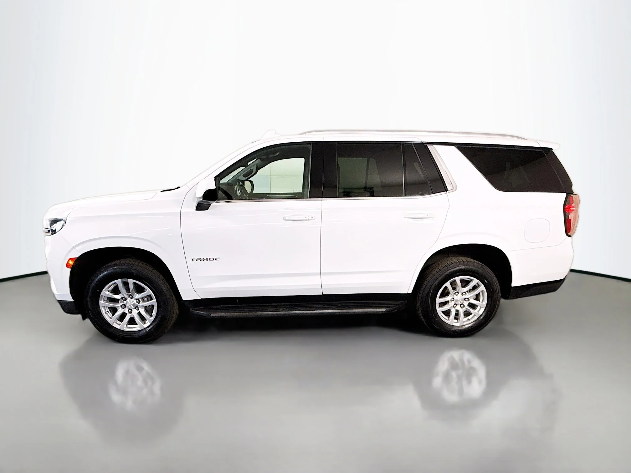 Used 2022 Summit White Chevrolet LT image 4
