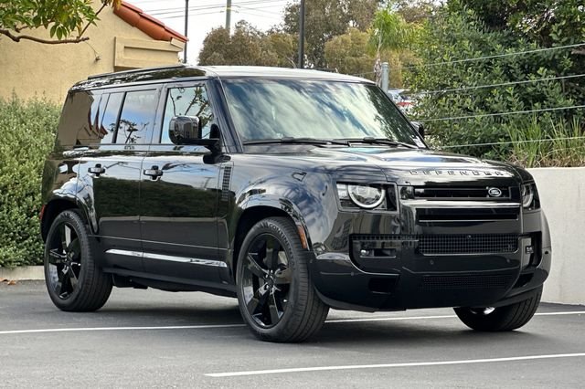 New 2026 Santorini Black Land Rover X-Dynamic SE image 7