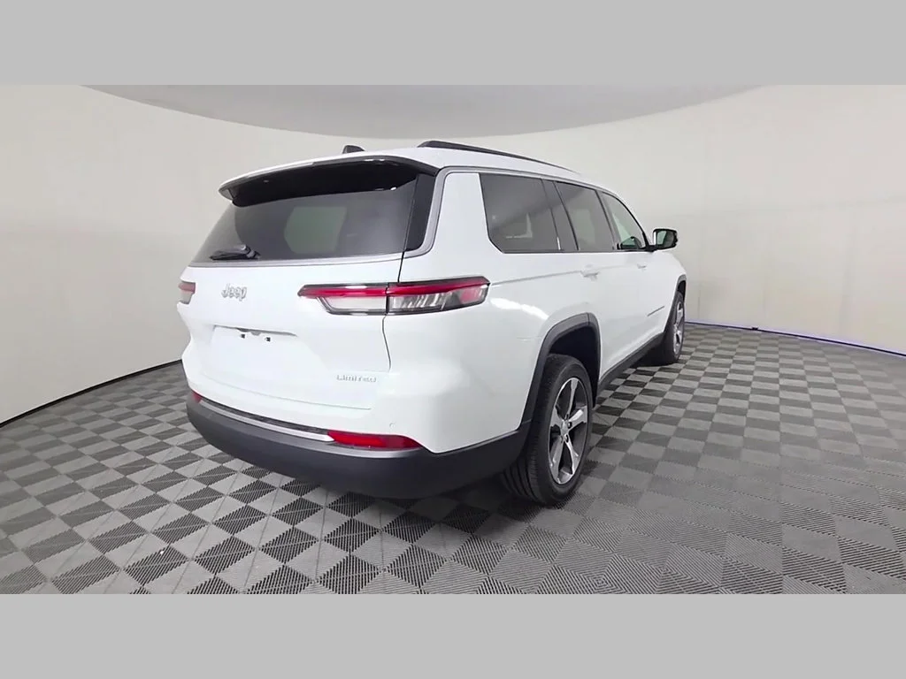 New 2026 Bright White Clear-Coat Exterior Paint Jeep Limited image 27