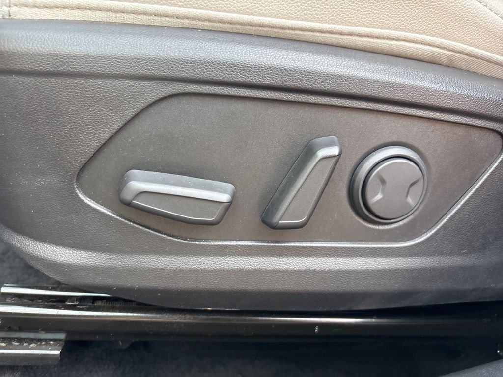 Used 2024 Gray Hyundai SEL image 17