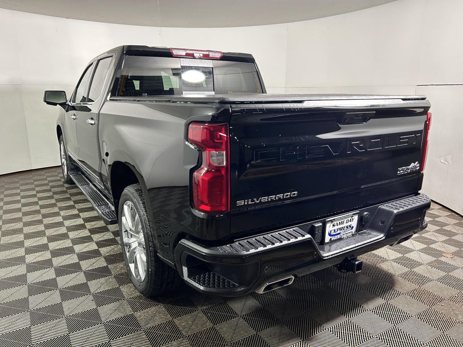 Used 2023 Black Chevrolet High Country image 11