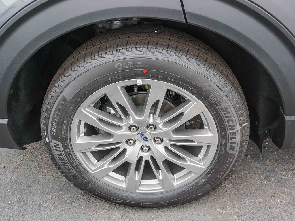 New 2026 Carbonized Gray Metallic Ford Platinum image 8