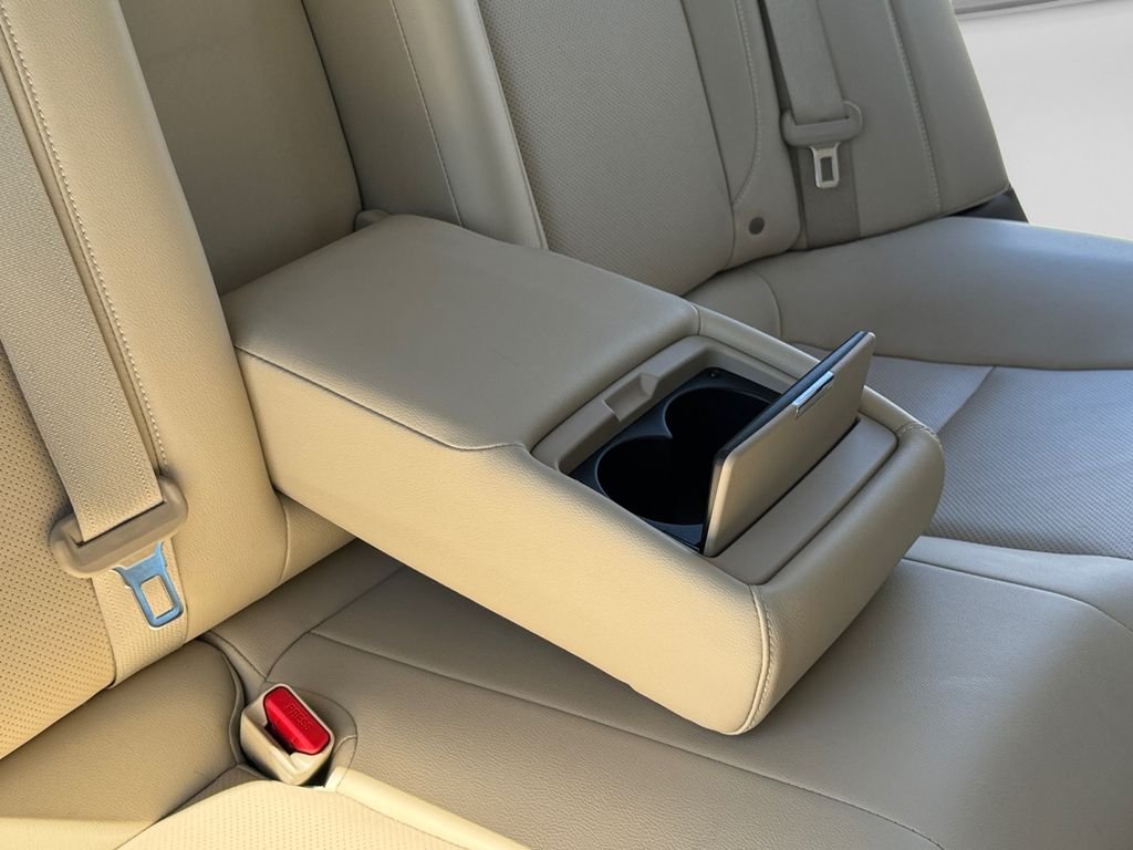 Used 2018 Platinum White Pearl Honda Touring image 19