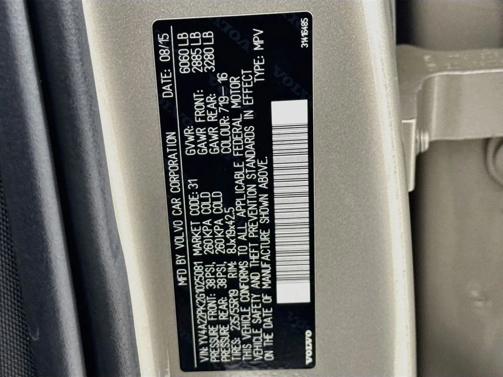 Used 2016  Volvo T6 Momentum image 41