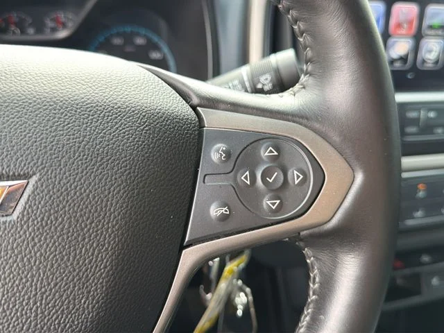 Used 2018 Black Chevrolet Z71 image 23