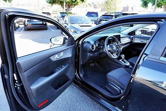 Used 2023 Black Kia LXS image 33