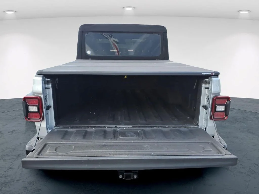 Used 2024 Silver Jeep Mojave image 11