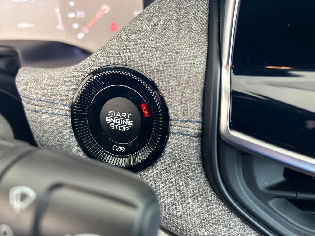 Used 2025 Blue Jeep Latitude image 45