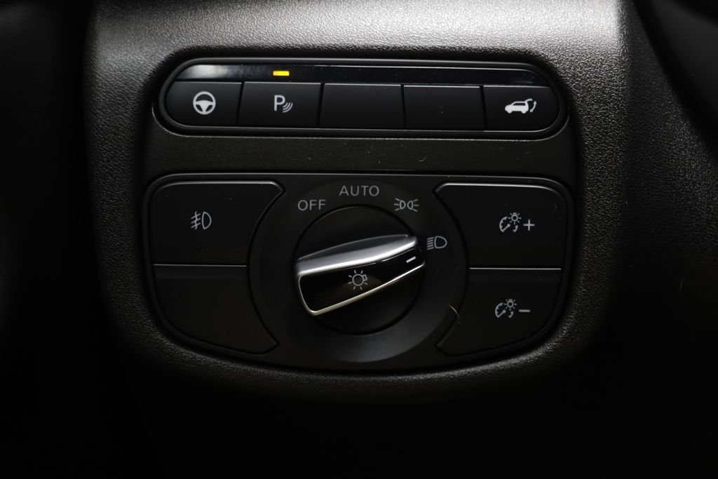 Used 2021 Black Obsidian INFINITI LUXE image 7