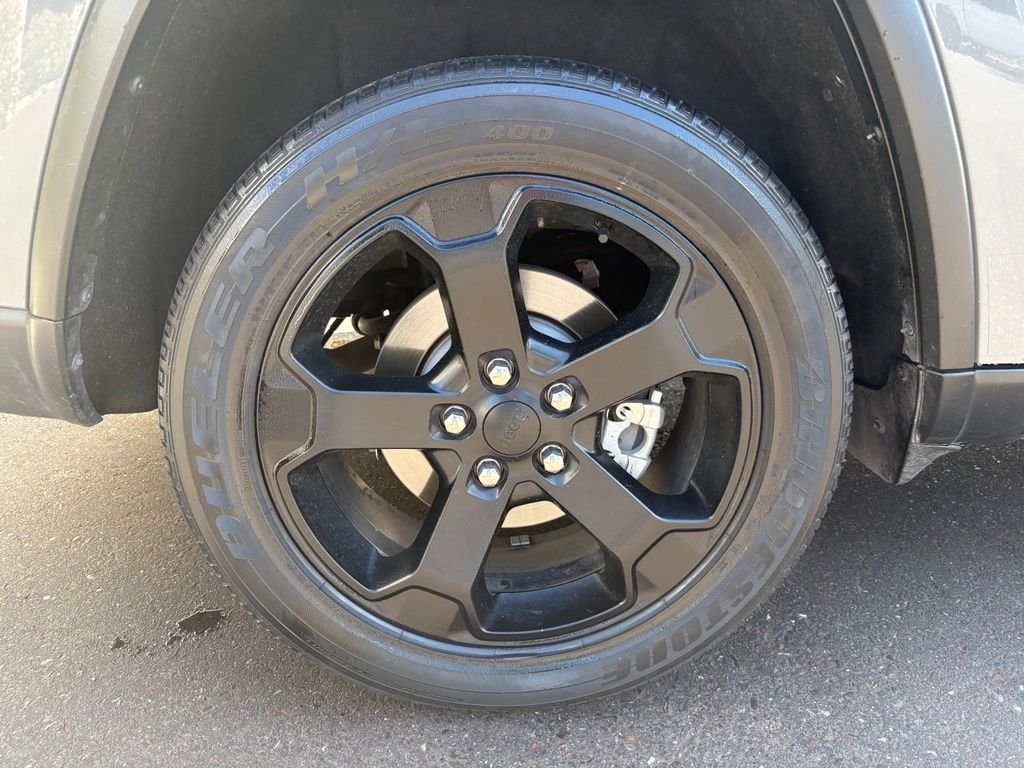 Used 2021 Gray Jeep Laredo image 5