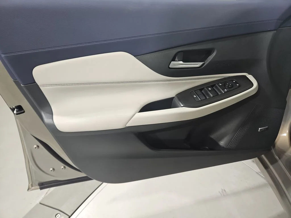 New 2026 Bronze Nissan SL image 11