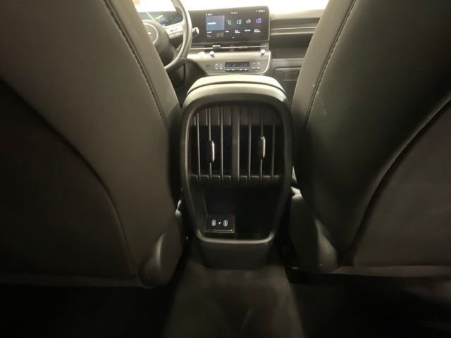 Used 2025 White Hyundai SEL image 26