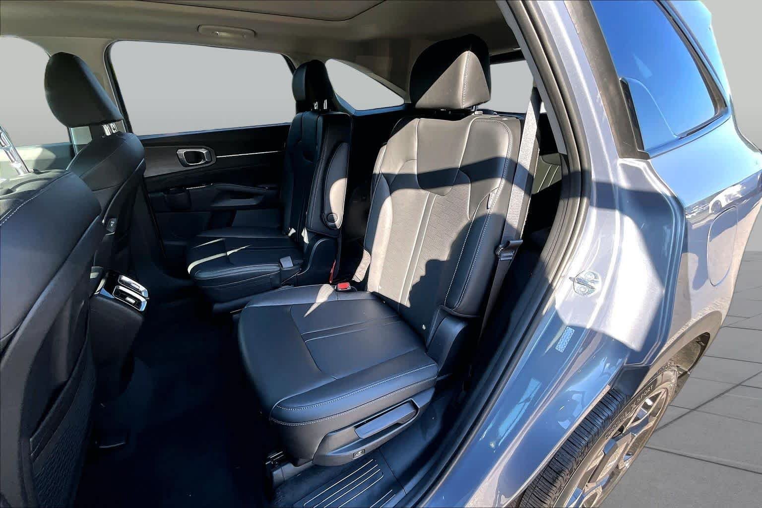 Used 2024 Everlasting Silver Kia X-Line SX image 21