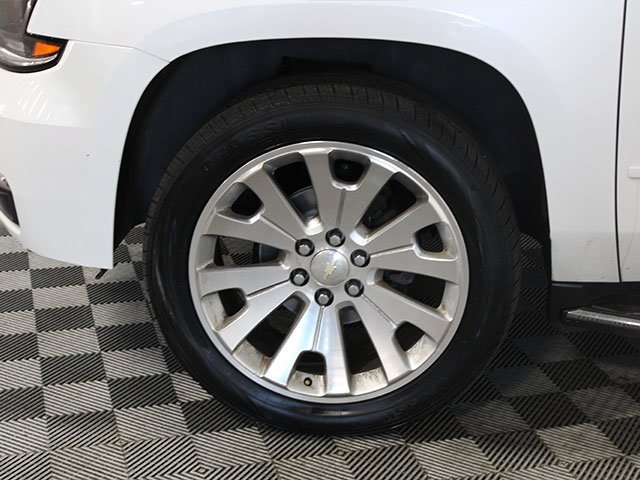 Used 2017 Iridescent Pearl Tricoat Chevrolet Premier image 16
