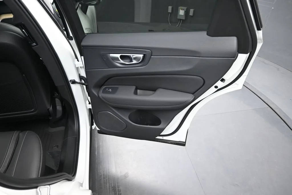 New 2027 Crystal White Volvo T8 Ultra image 17
