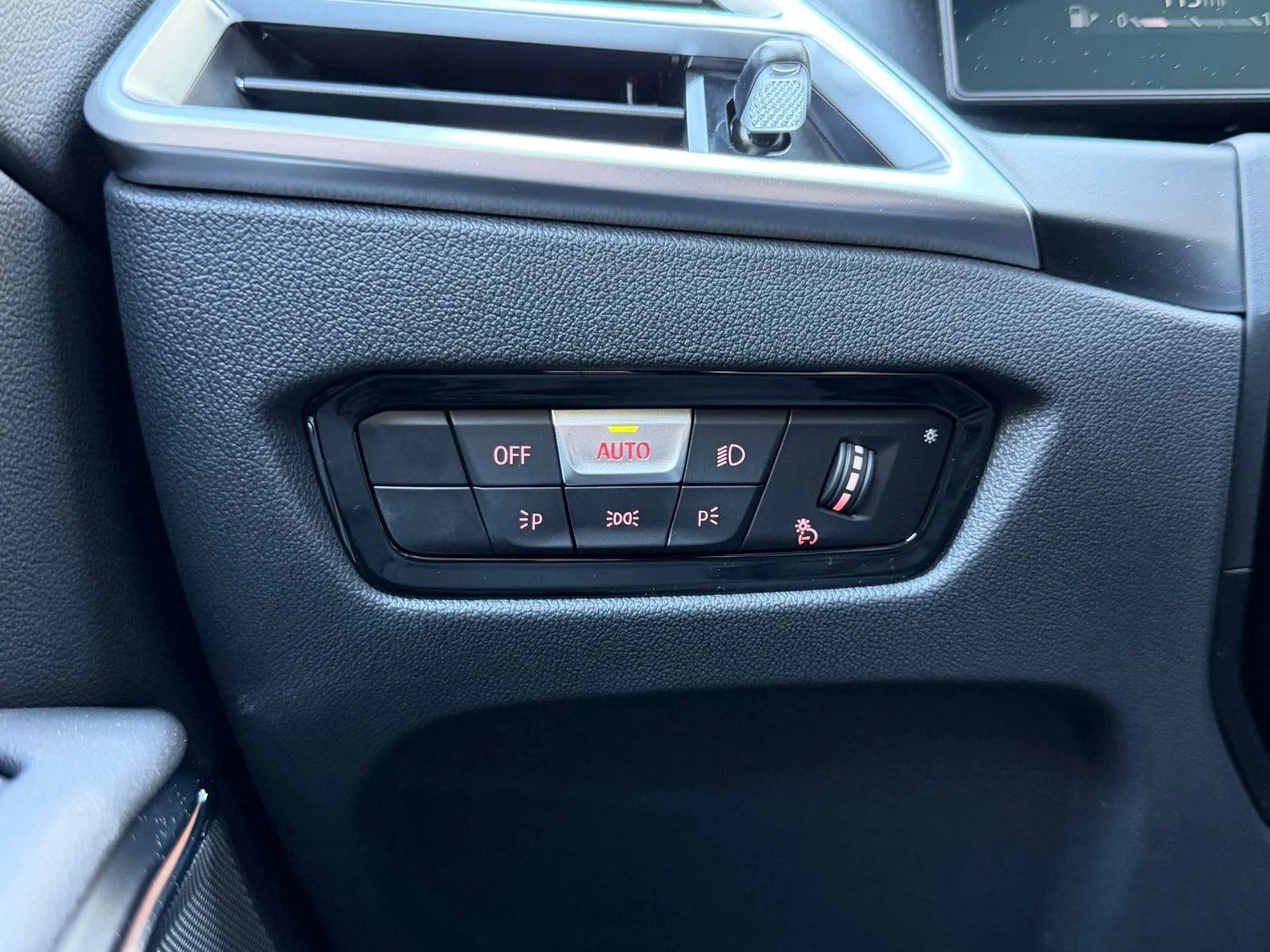 2026 BMW 3 Series 330i - Photo 24