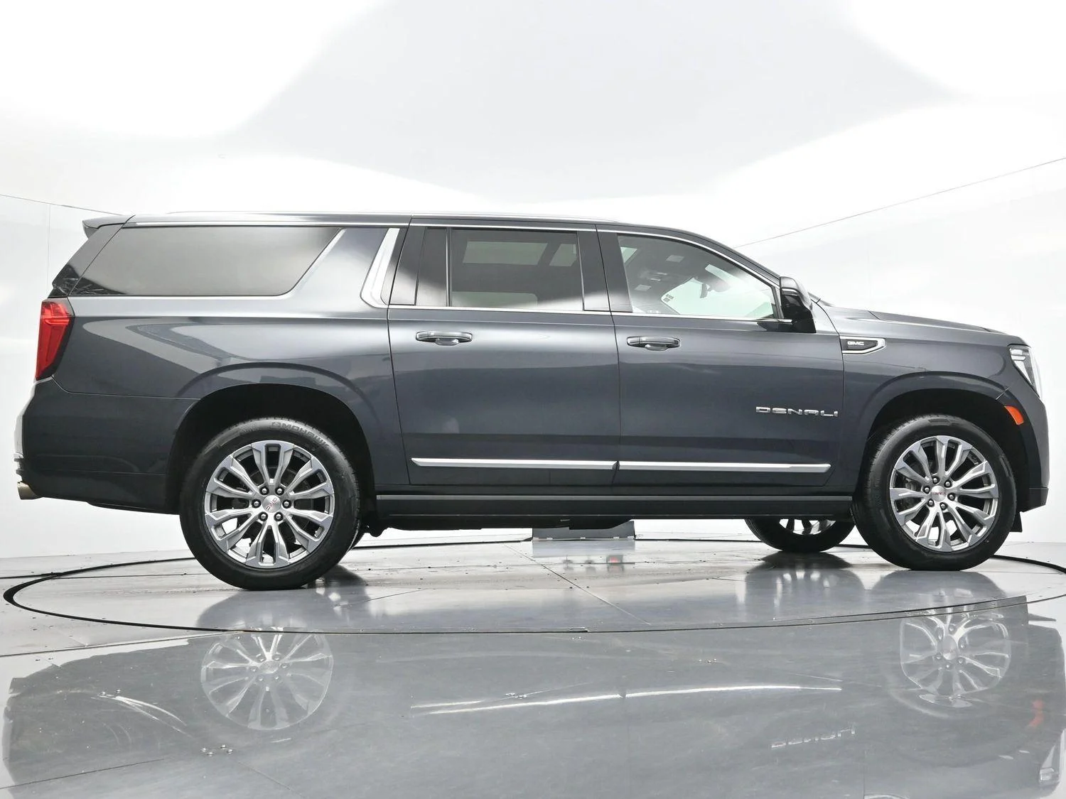 Used 2021 Hunter Metallic GMC Denali image 54