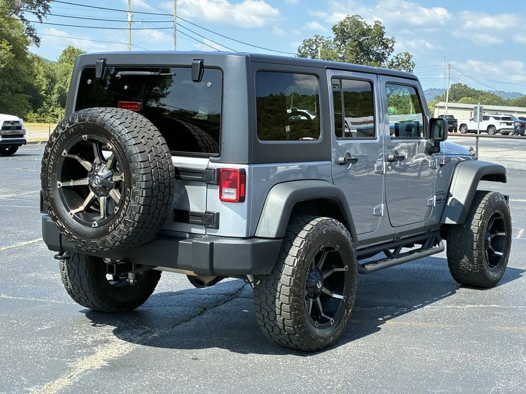 Used 2015 Silver Jeep Unlimited Sport image 7
