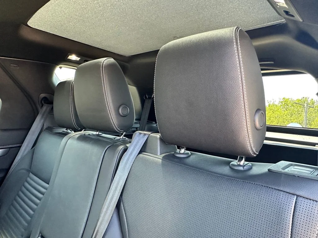 Used 2025  Land Rover Dynamic SE image 29
