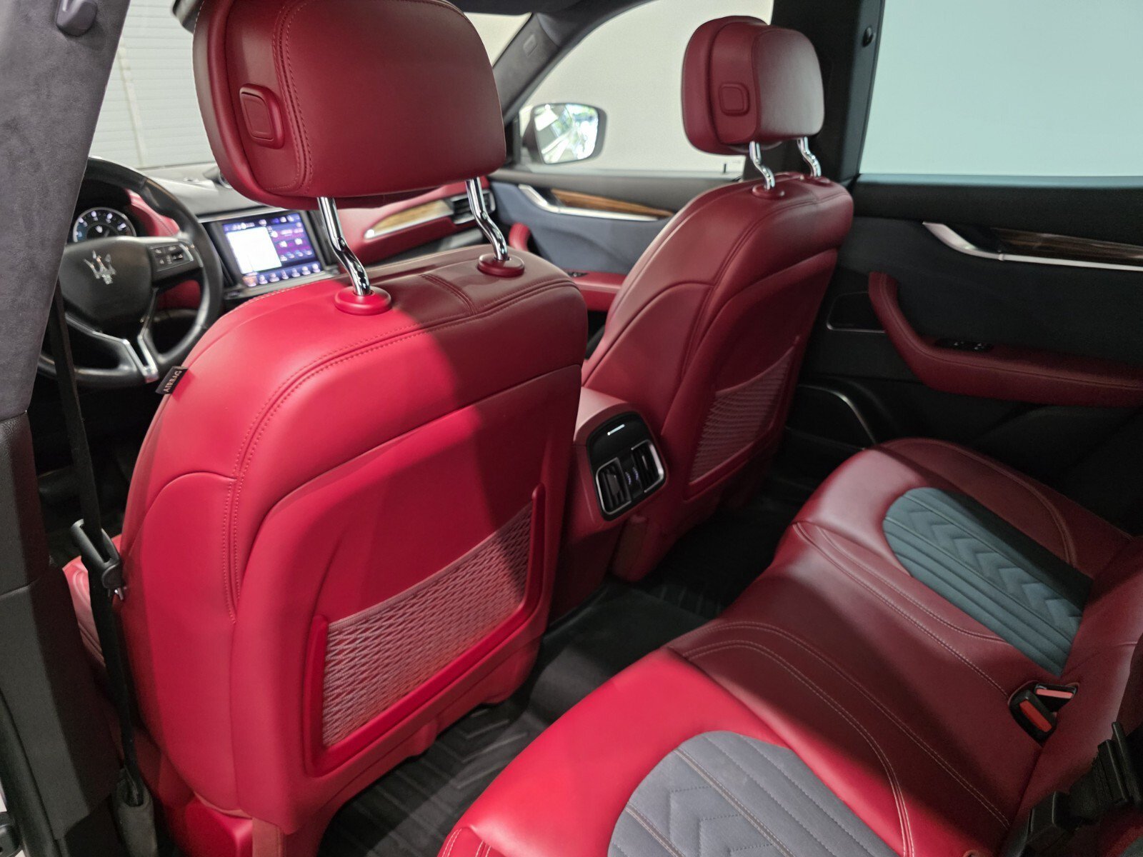 Used 2021 Bianco Maserati GranLusso 3.0L image 12
