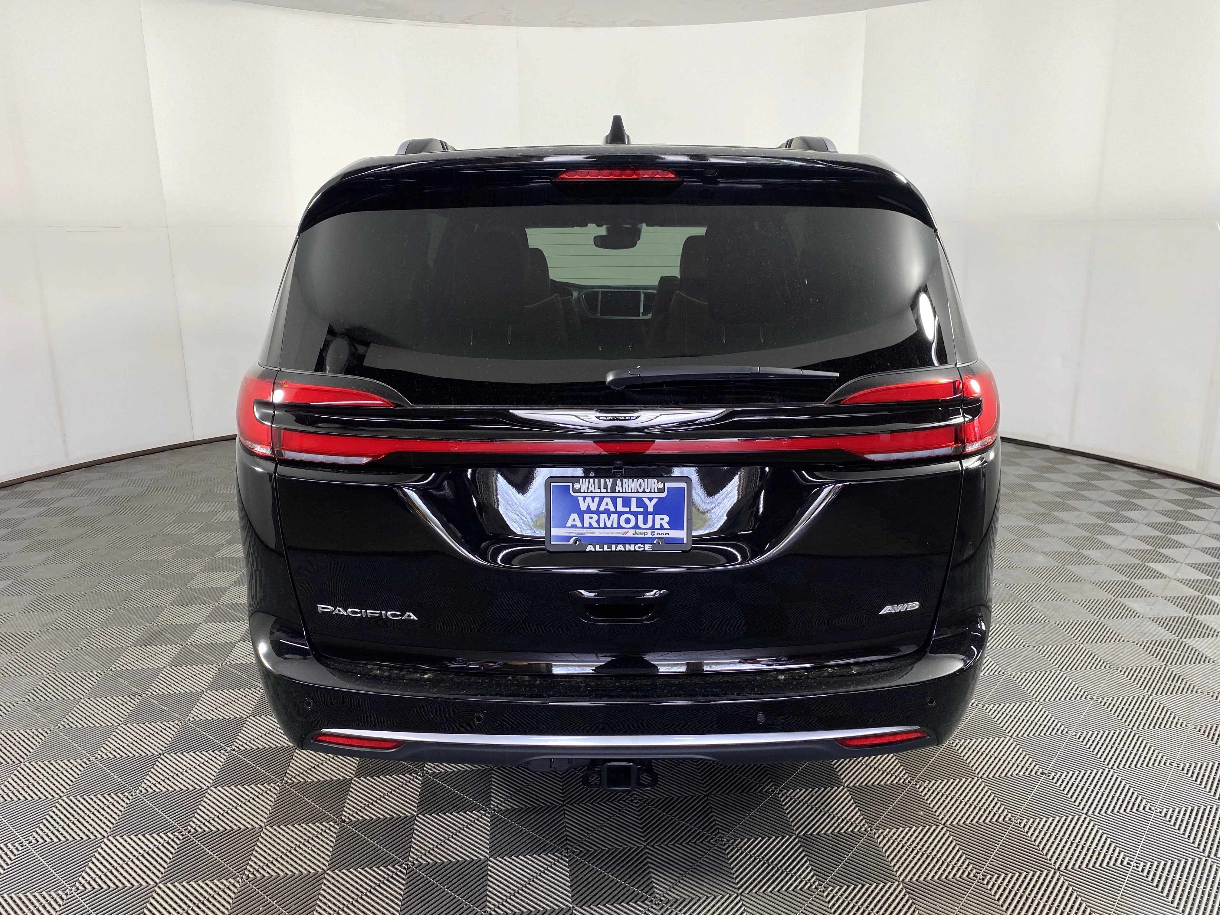 New 2026 Diamond Black Crystal Pearl-Coat Exterior Paint Chrysler Pinnacle image 8