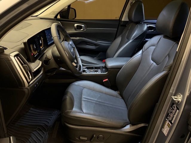 Used 2025 Everlasting Silver Kia X-Line EX image 18