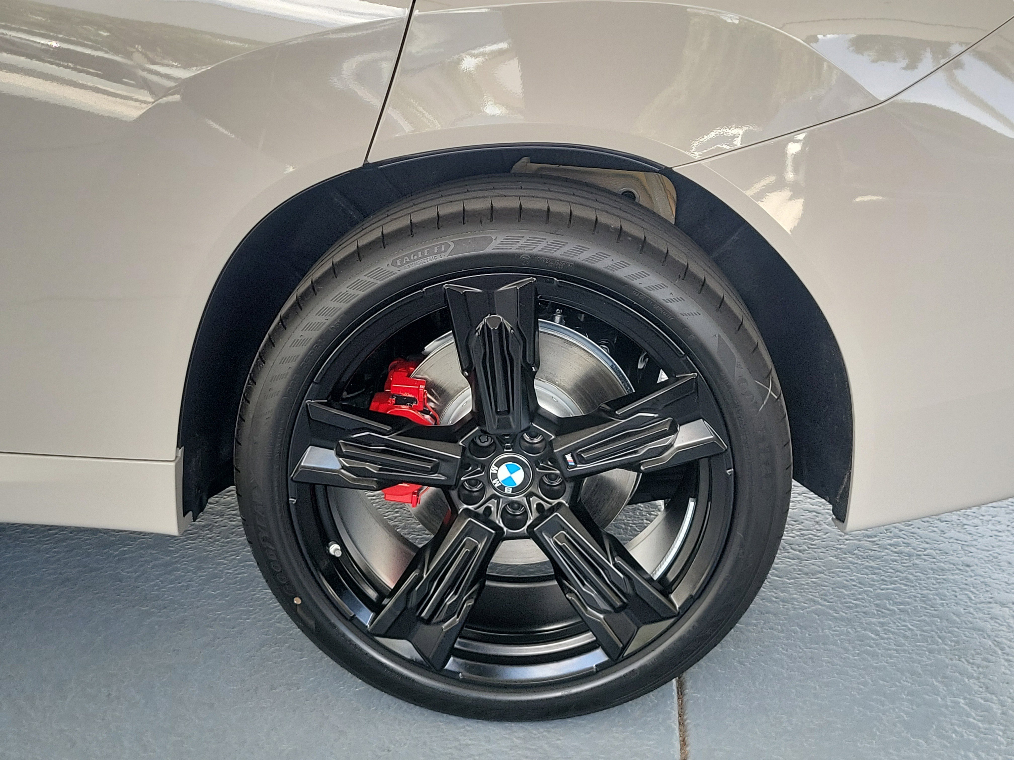 New 2026 Dune Grey Metallic BMW M50 xDrive image 9