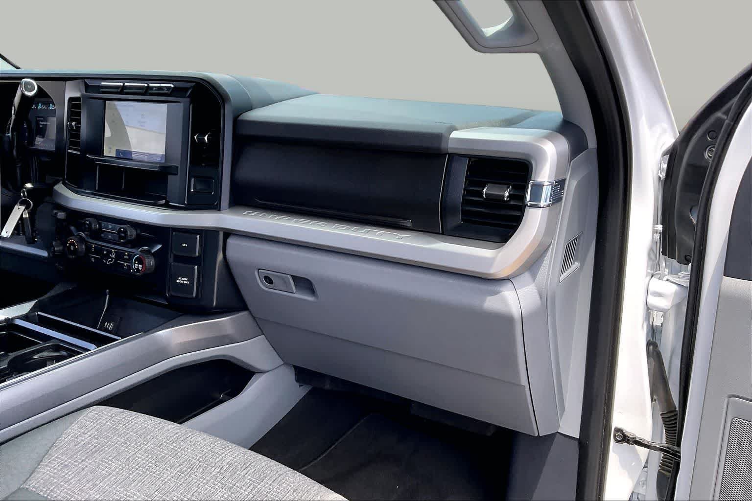 Used 2024 Oxford White Ford XLT image 18