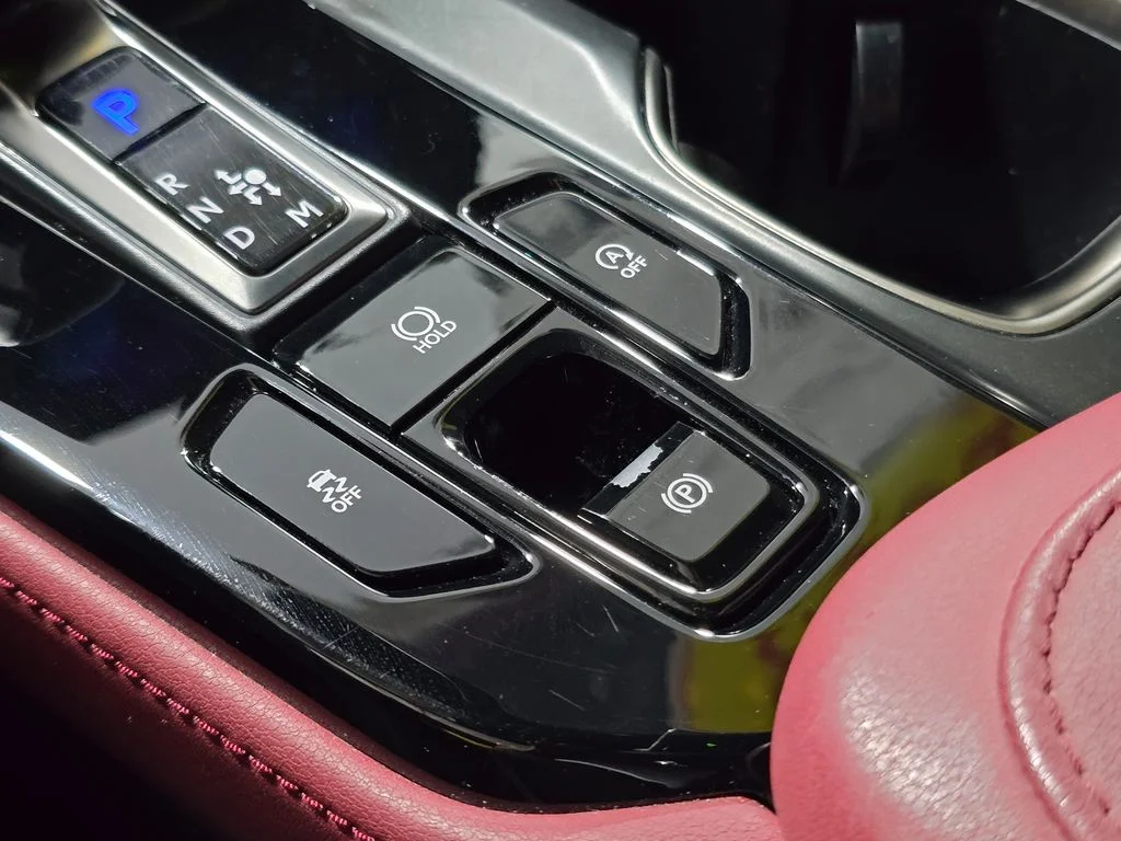 Used 2023  Lexus 250 Premium image 25