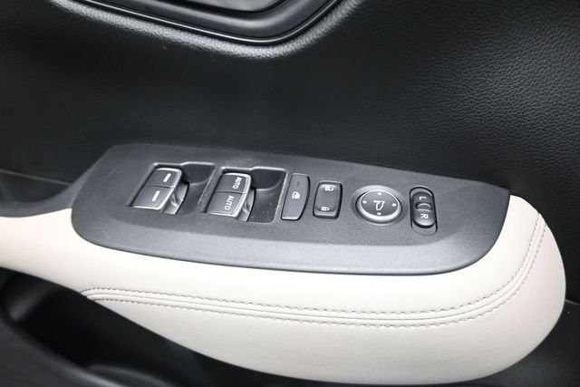 Certified Used 2023 Modern Steel Metallic Honda EX-L image 17