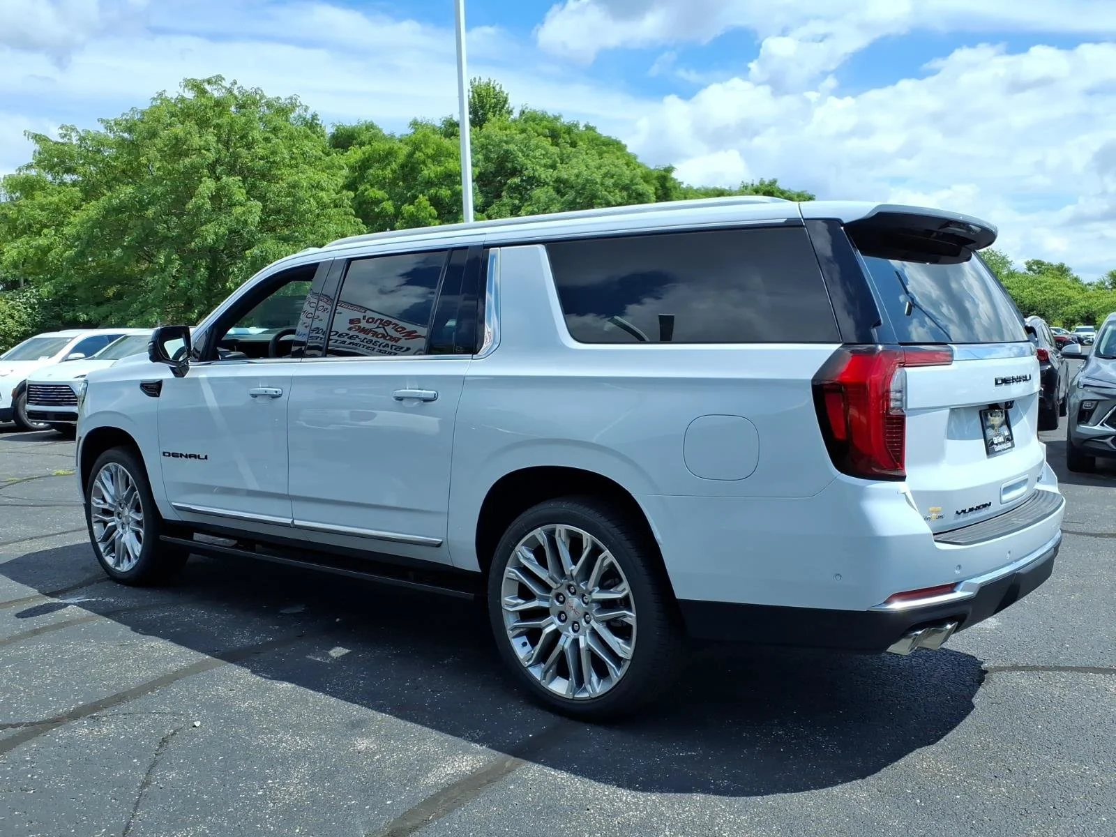 2026 GMC Yukon XL Denali - Photo 10