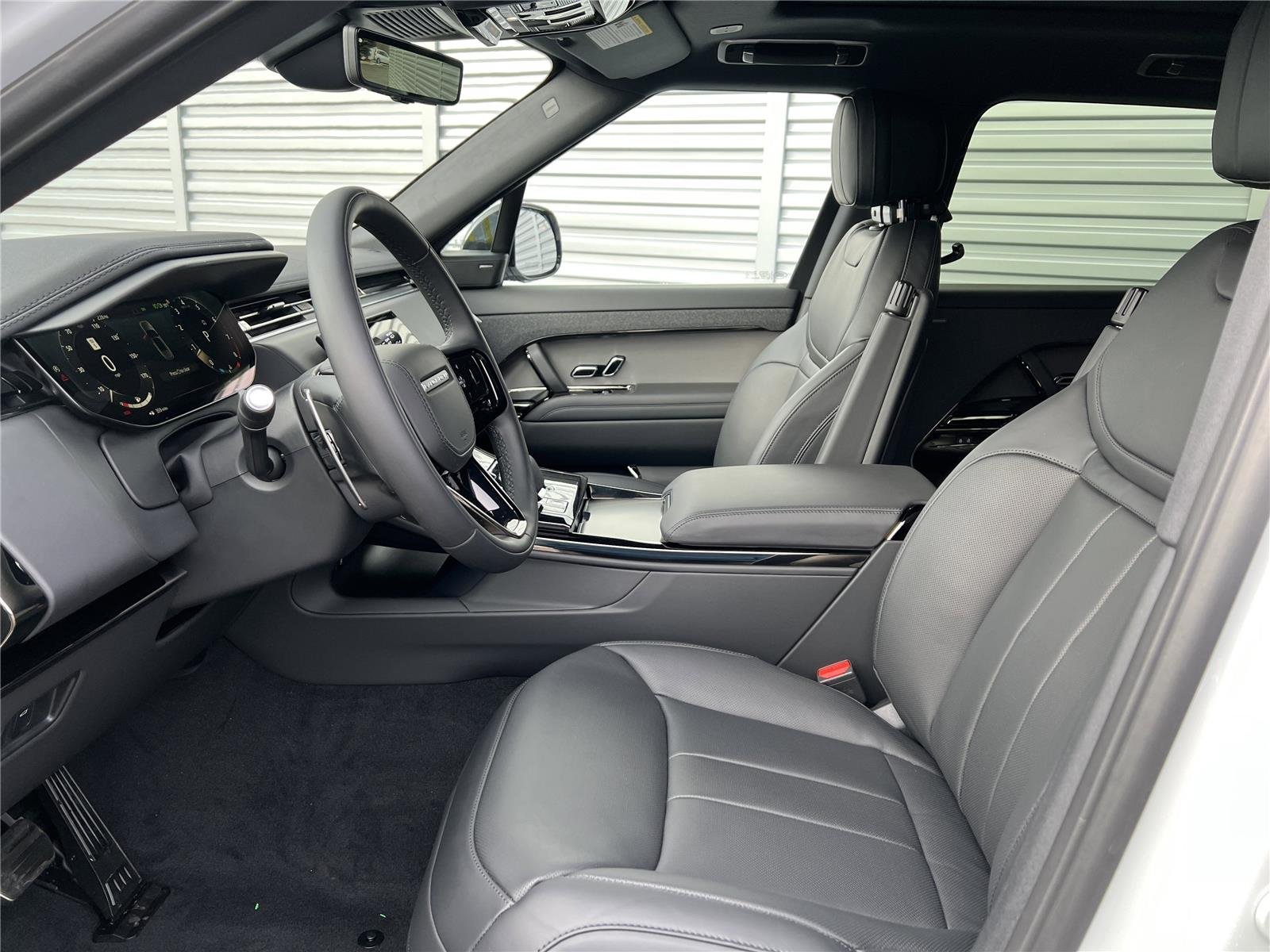 New 2026 Fuji White Land Rover Dynamic SE image 7