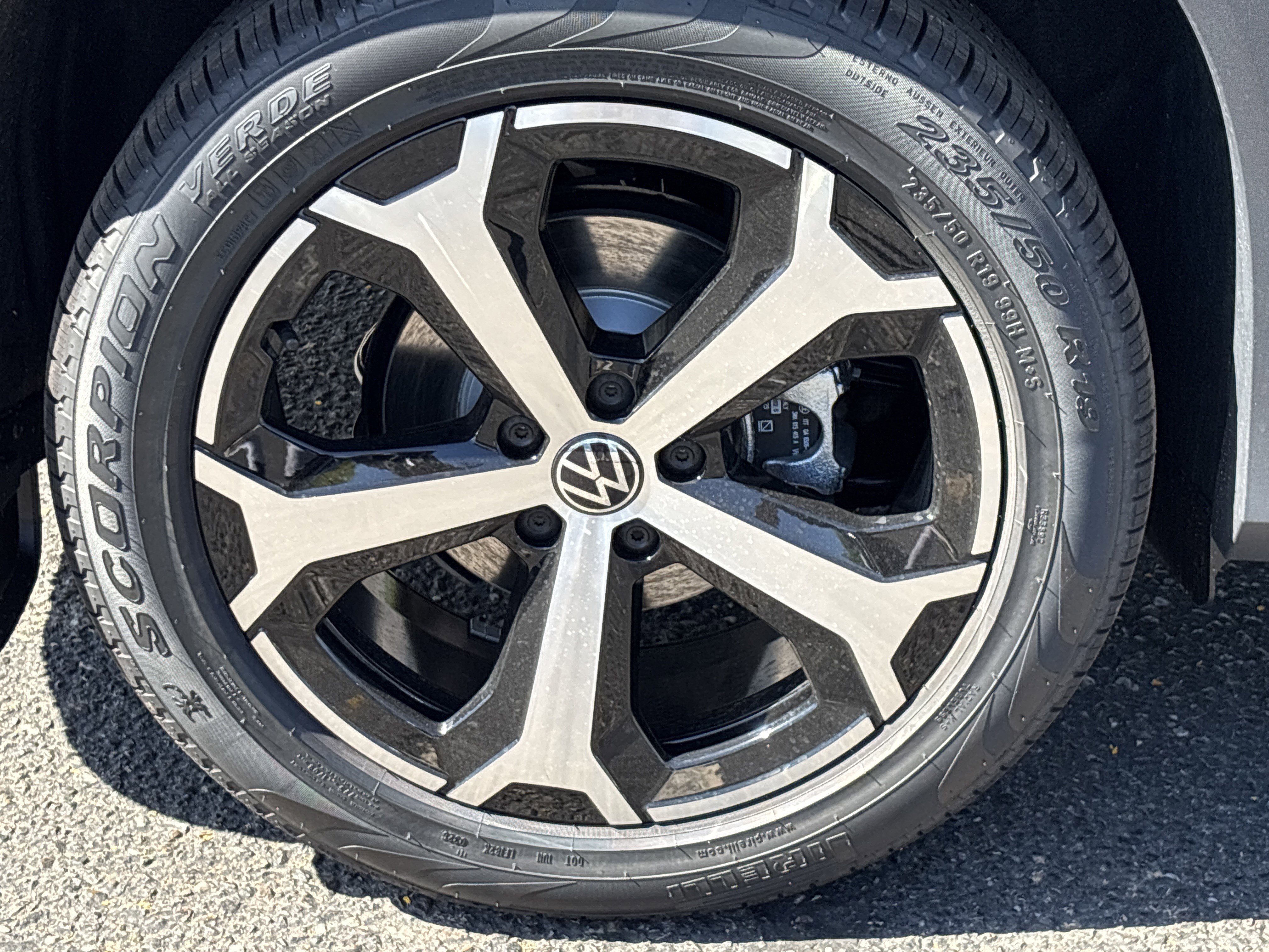 New 2026 Platinum Gray Metallic Volkswagen SE image 5