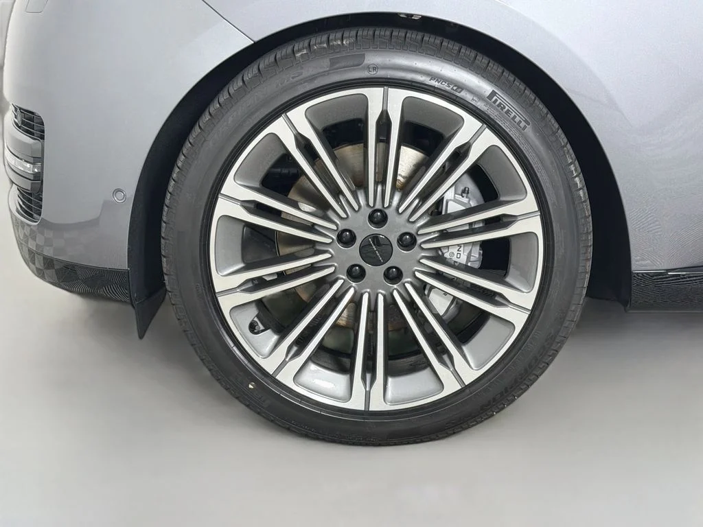 New 2026 Eiger Grey Land Rover SE image 33