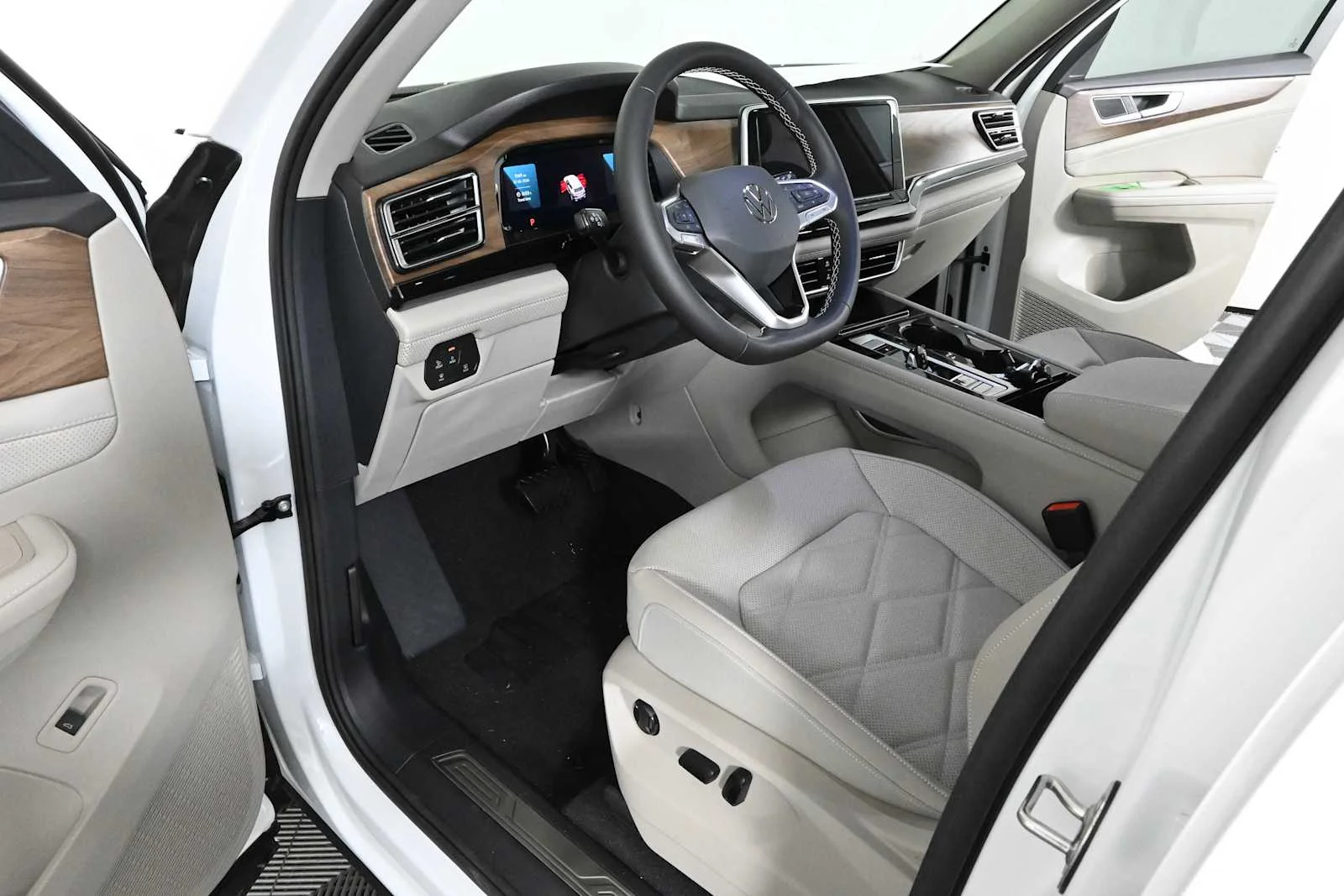 New 2026 Opal White Pearl Volkswagen 2.0T SE w/Technology image 20