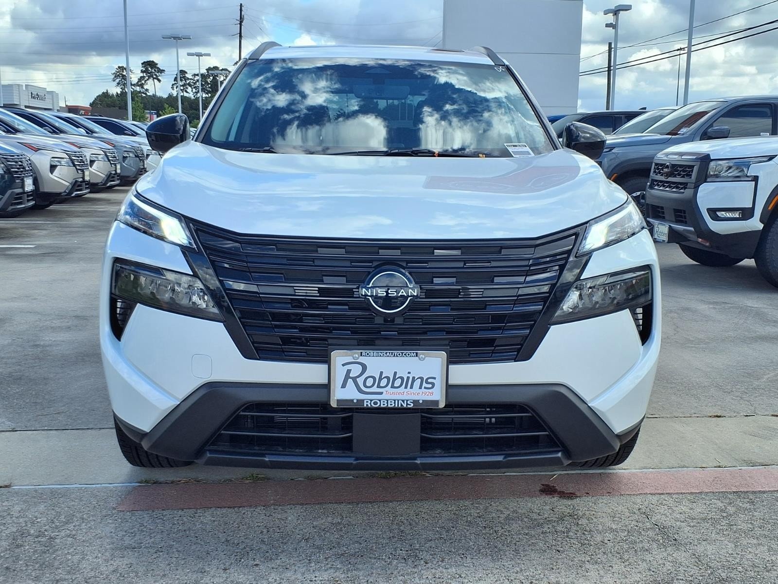 New 2026 Everest White Pearl TriCoat Nissan Dark Armor™ image 5