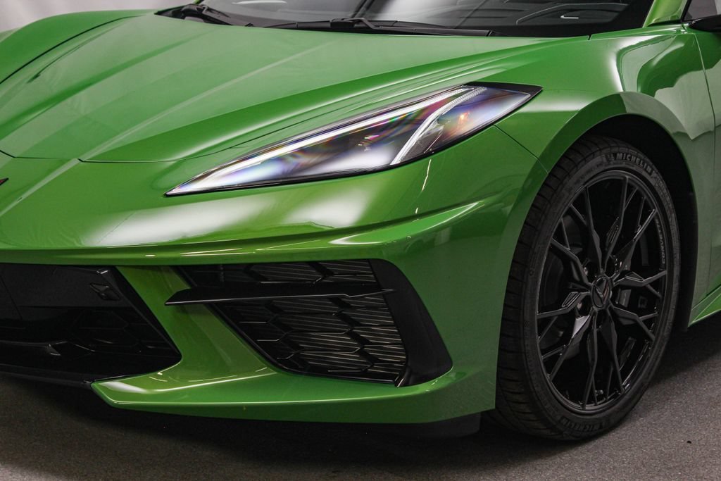 New 2027 Roswell Green Metallic Chevrolet 2LT image 5