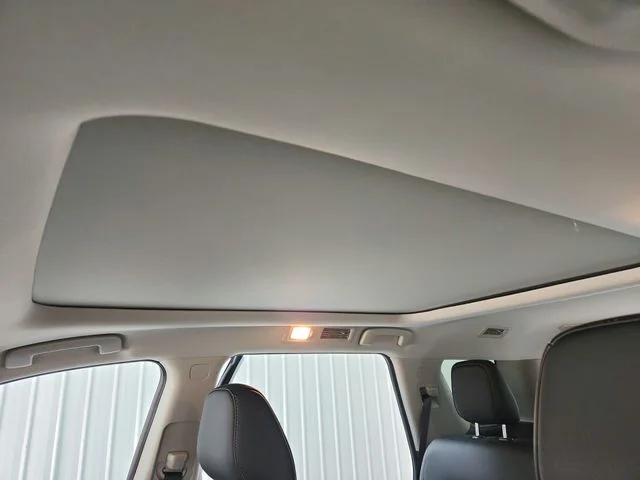 New 2026 White Nissan SL image 22