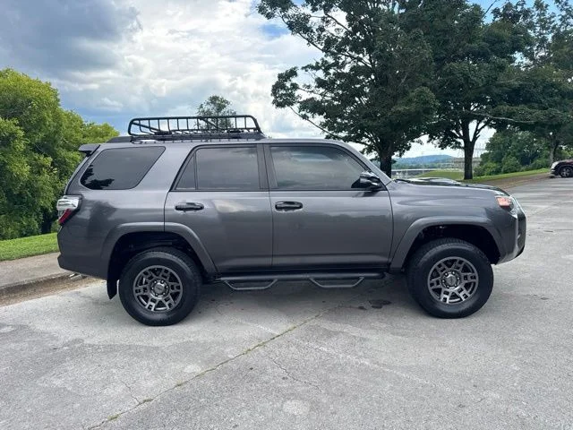 Used 2020 Gray Toyota Venture image 9