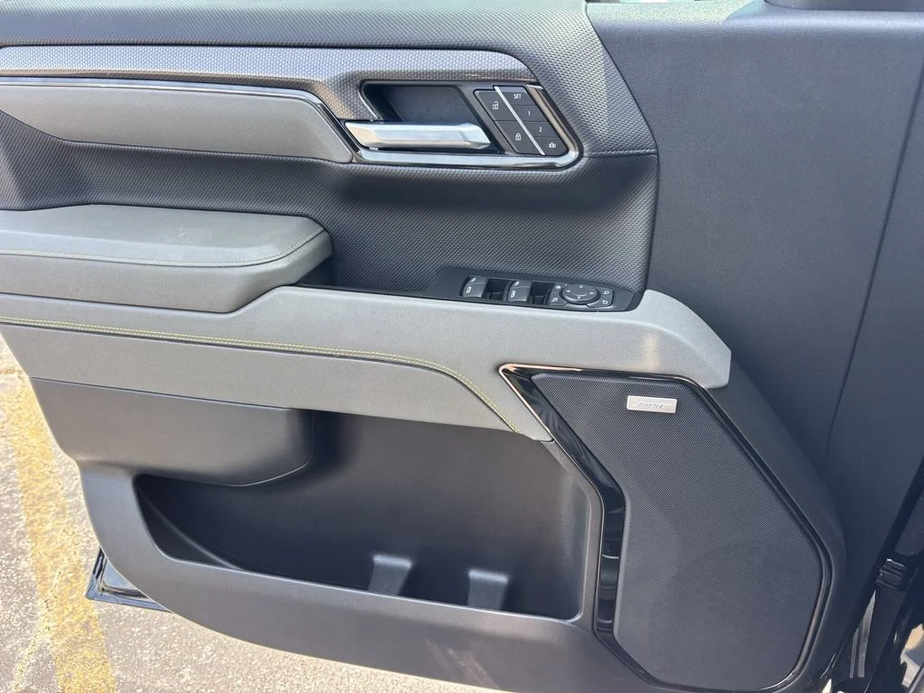Used 2025 Black Chevrolet ZR2 image 15