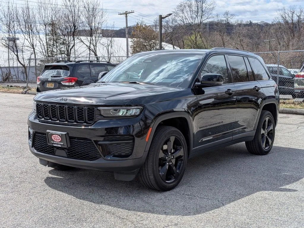 Used 2023 Black Jeep Altitude X image 10